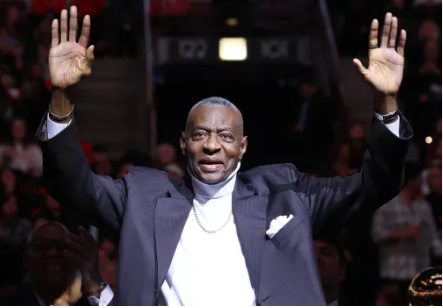 JUST IN: Chicago Bulls legend Bob Love, a Towering Figure in Basketball History, Dies at 81.
