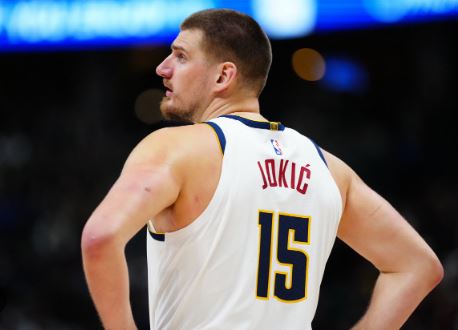 Breaking News: Nuggets’ Championship Hopes in Jeopardy as Nikola Jokić’s Lingering Injury Casts a Shadow Over Playoff Dreams.